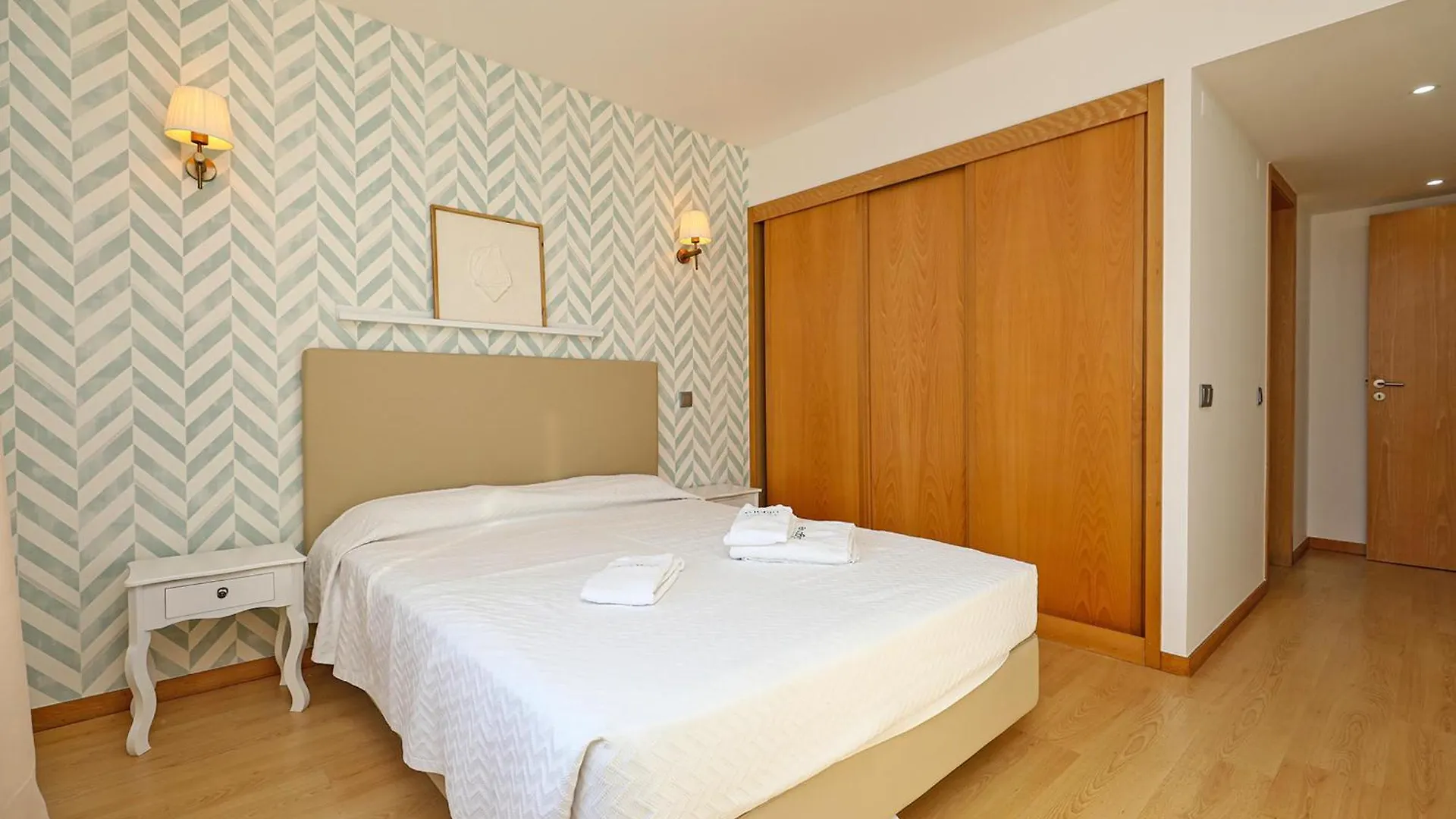 B19 - Marina Bay Apartment Lagos 0*,  Portekiz